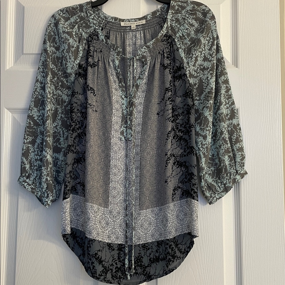 Daniel Rainn Chic Black and Blue Patterned Blouse